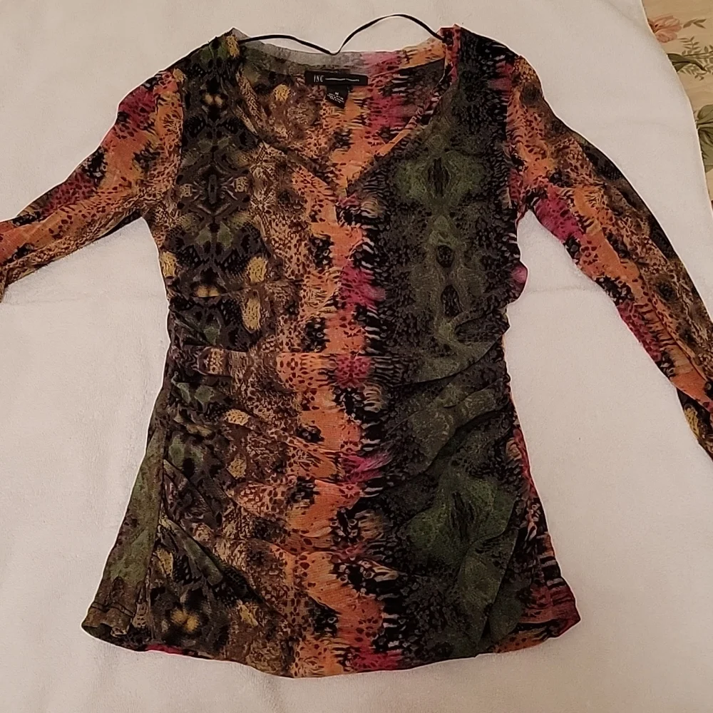 Brand New. Never Worn. Colorful Tunic Top. Size Medium - Picture 2 of 4